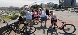 Tour en bicicleta por el barrio bohemio y el Morro de Chorrillos